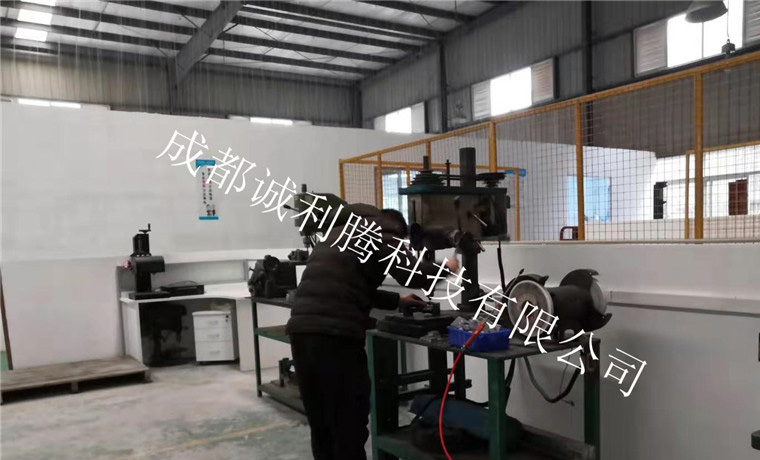 鉗工區(qū)域一角